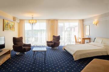 Фото номера Двухместный номер «Комфорт» с 1 кроватью Апарт-отели Villa Alicante &amp; SPA г. Zujūnai 13